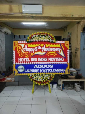 Papan Bunga di Stasiun Bekasi