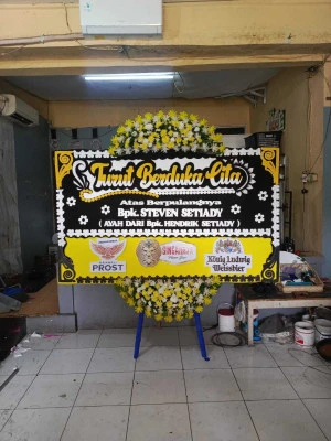 Papan Bunga di Stasiun Bekasi