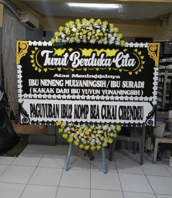 Papan Bunga di Stasiun Bekasi