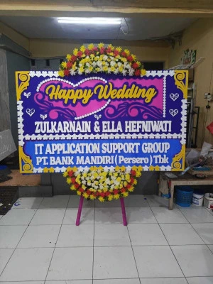 Papan Bunga di Stasiun Bekasi