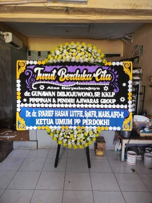 Papan Bunga di Stasiun Bekasi